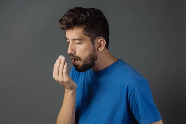 Halitosis: causas y soluciones eficaces
